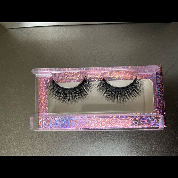 Strip lashes - Picture 10 of 12